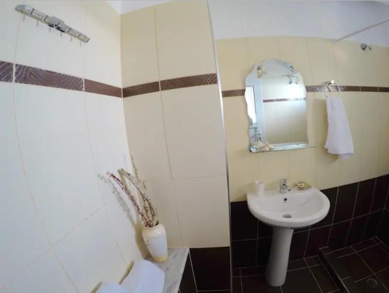 ★ Meniko'S House ★ Cozy Nest Appartement Himare Buitenkant foto